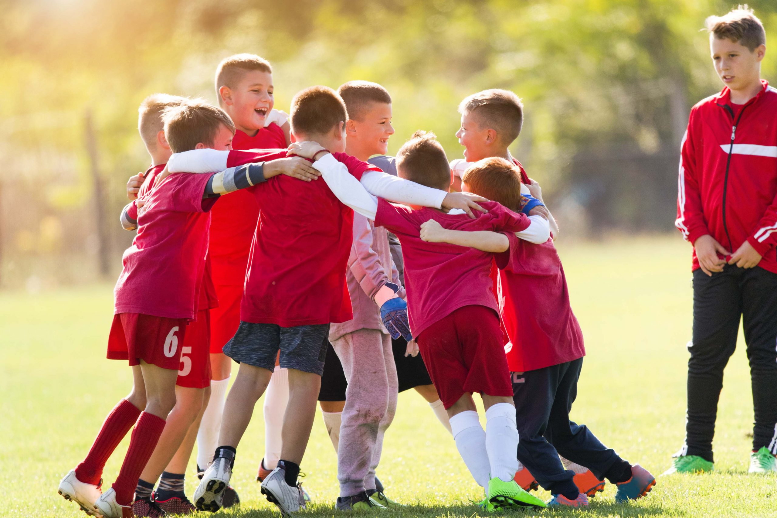 Kids,Soccer,Football,Team,In,Huddle