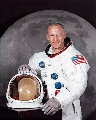 บทความMITมหาวิทยาลัยอันดับหนึ่งของโลก-Buzz_Aldrin