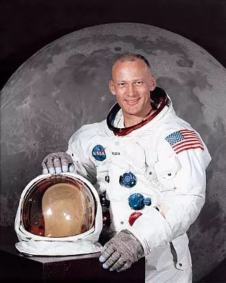 บทความMITมหาวิทยาลัยอันดับหนึ่งของโลก-Buzz_Aldrin บทความMITมหาวิทยาลัยอันดับหนึ่งของโลก-Buzz_Aldrin