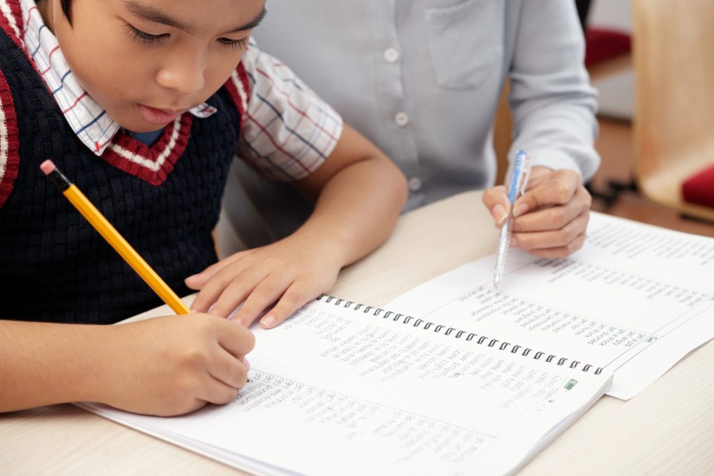 Helping with homework ทำไมจีนให้ทุนการศึกษาแก่นักศึกษาต่างชาติ ?