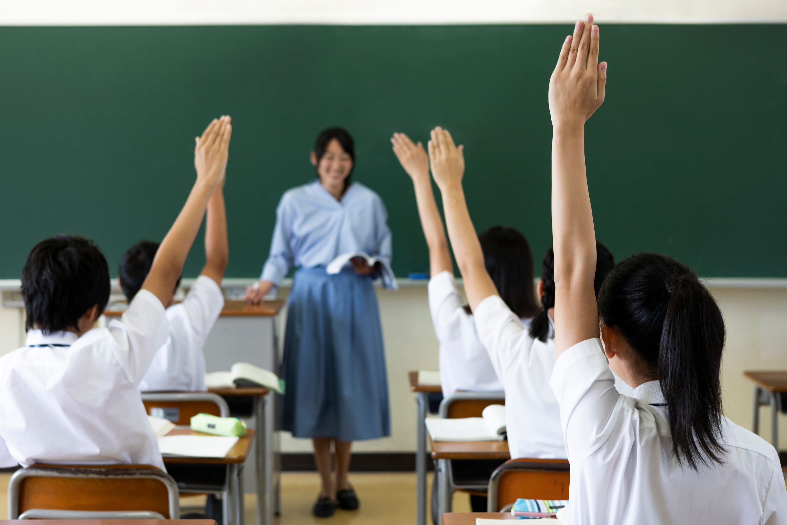 Junior,High,School,Class,Scene ครูใช้หนังสือเรียนสอนในห้องเรียน