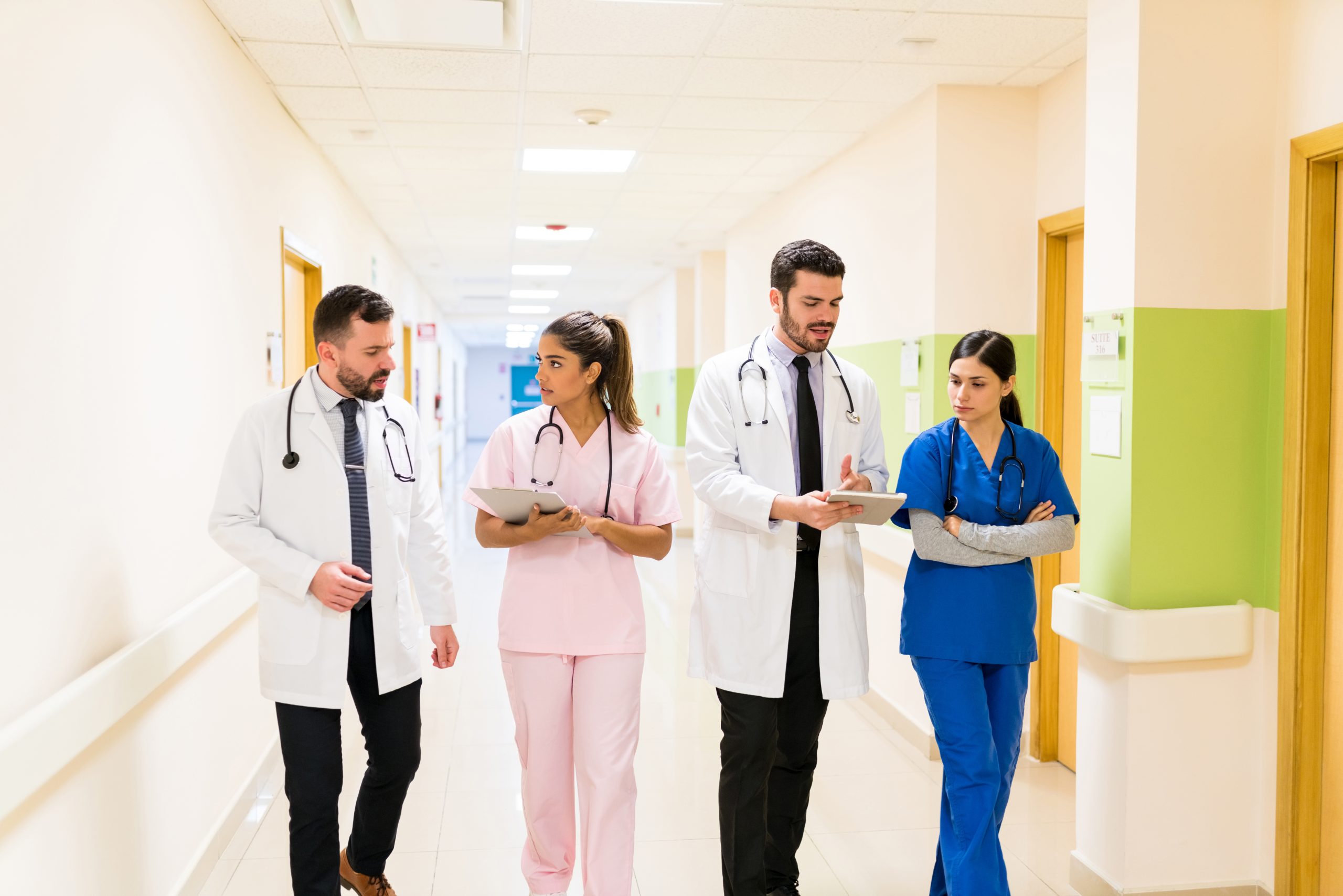 Medical Team Discussing Together In Hospital Corridor แพทย์คิวบา