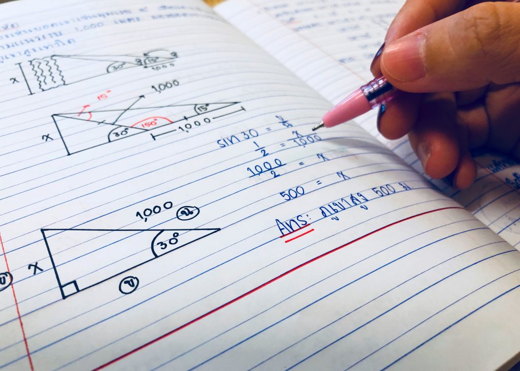 Student,Doing,Homework,With,Mathematics,Closeup นักเรียนทำโจทย์เลข