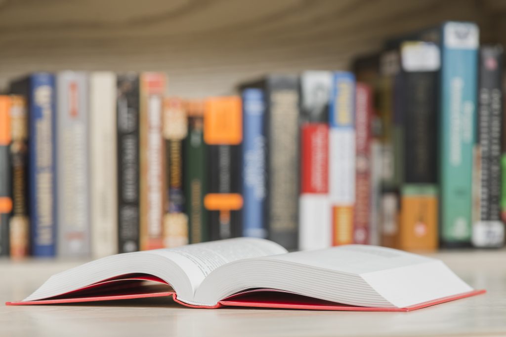 close-up-opened-book-library กองดอง นิสัยนี้มีมาเป็นร้อยปี