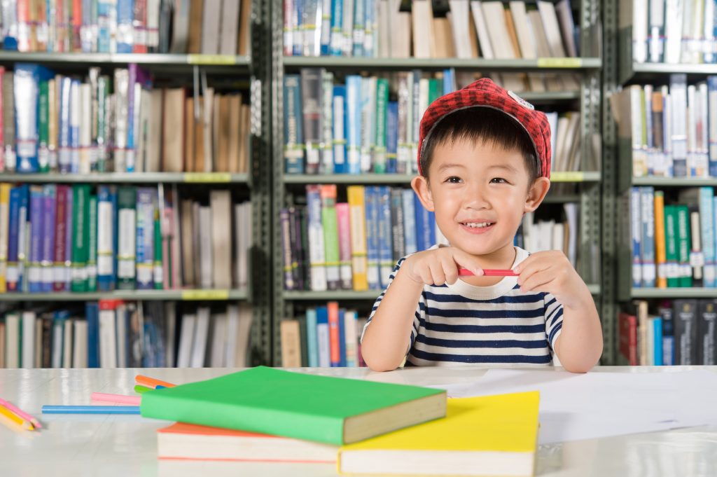 Asian Boy in library room school เด็กดี