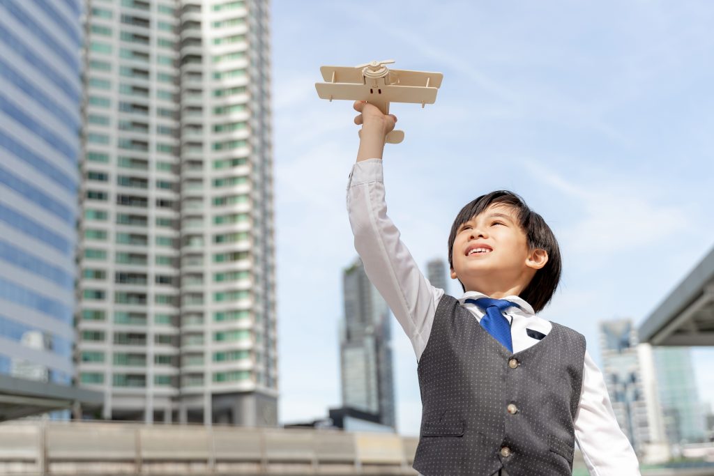 young-boy-playing-aviator-toy-air-plane-imagination-dreaming-being-pilot-future-business-district-urban ความสำเร็จ